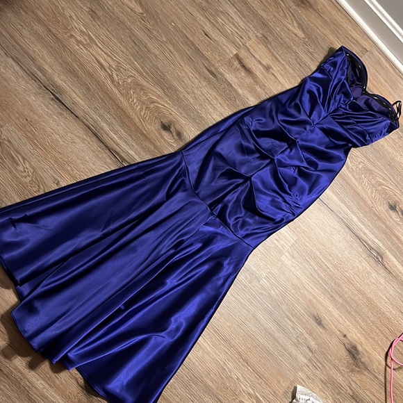 Prom Dress! 💜 - Picture 4 of 4